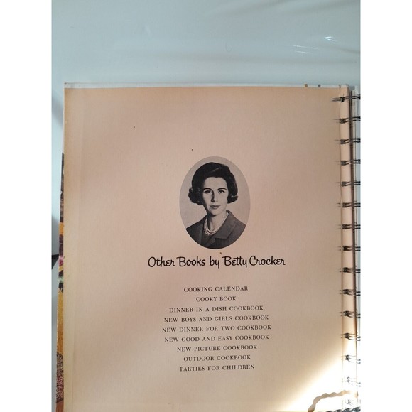 Betty Crocker's Cake and Frosting Mix Cookbook 1966 1st Ed/1st Print HC Spiral - Picture 4 of 6